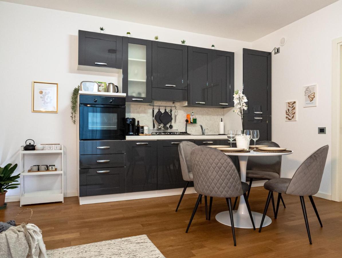 מאנטובה Maison Blanche: Appartamento Elegante Con Parcheggio Privato מראה חיצוני תמונה